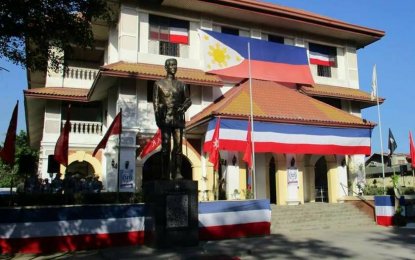 <p><strong>CASA HACIENDA DE TEJEROS.</strong> The site of the historical Tejeros Convention on March 22, 1897 saw action when two rival factions of the Katipunan in Cavite -- the Magdiwang under Andres Bonifacio; and the Magdalo under Emilio Aguinaldo -- convened for the election of officers that established the Revolutionary Government and founded the Philippine Army. Rosario town commemorates the occasion annually. <em><strong>(Photo courtesy of Esquierdo Bhel Asinas)</strong></em></p>